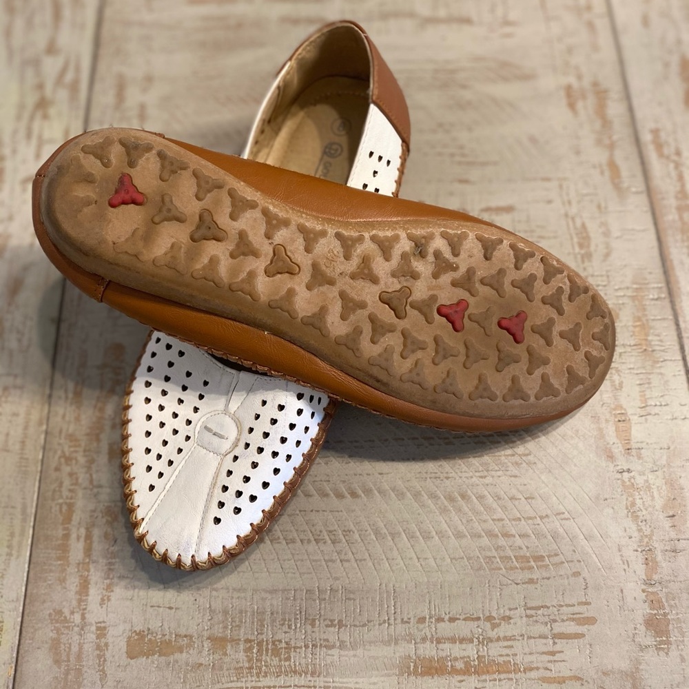 Golden Road Shoes View 4